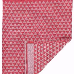 Karla en rött och vit kökshandduk i bomull från Noble house i mått 50 x 70 cm.