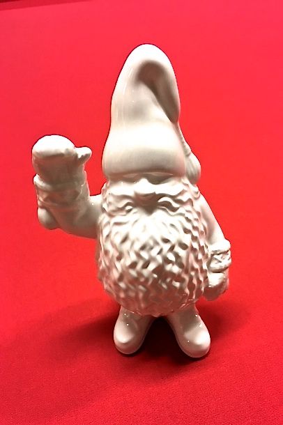 Vintertomten junior är en vit tomte i porslin från Cult design.