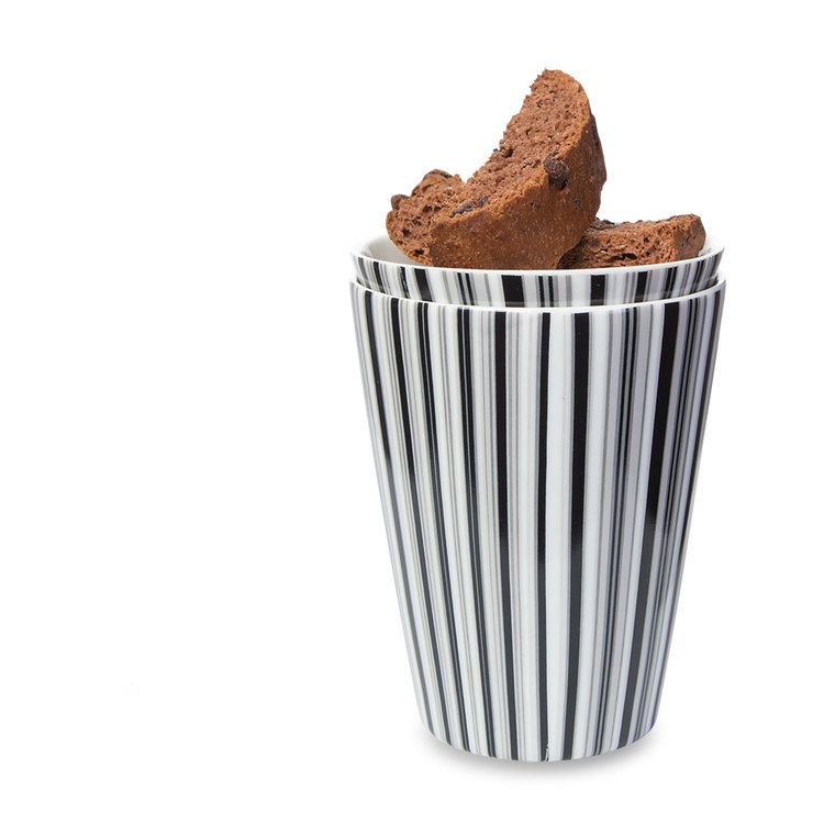 Margareta en vit och svartrandig kaffe/temugg i tvåpack i porslin från Göteborgs Fabrikerna