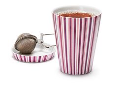 Margareta en rosa och vitrandig kaffe/temugg i tvåpack i porslin från Göteborgs Fabrikerna