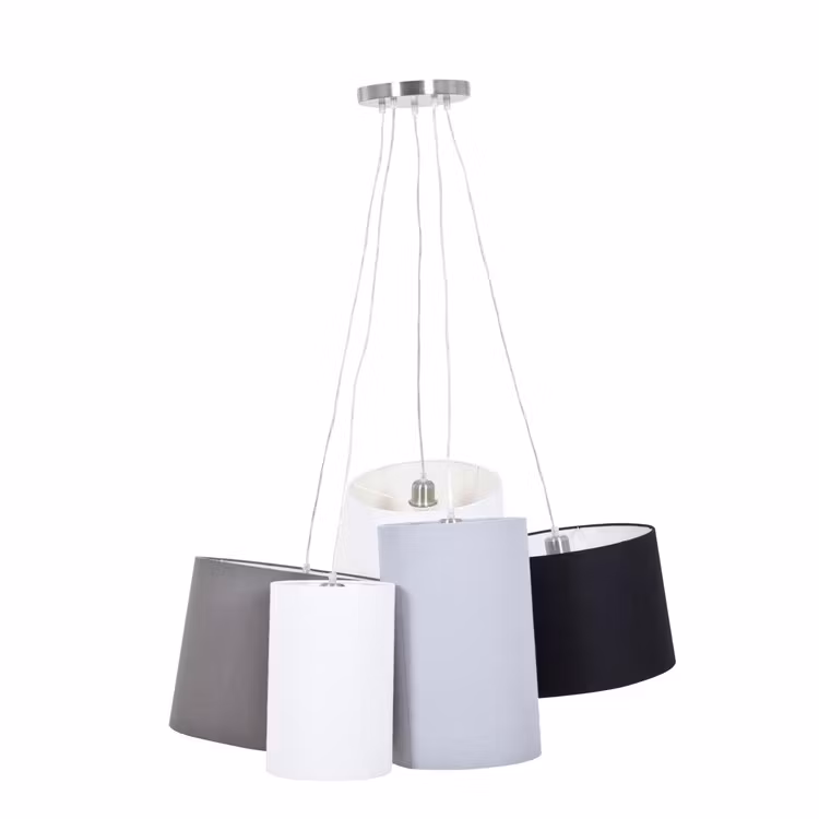 Lisse en taklampa med fem lampskärmar i offwhite, grått, beige, svart och vitt från Sans.
