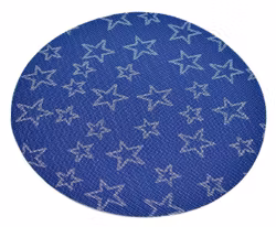 Rund tablett blå med vita stjärnor. Diameter 38 cm. Material polyester.