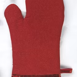 Gary röd grytvante med paljetter och lite glitter i väven från Noble house.