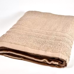 Soft ett beige frottébadlakan i 100% bomull från Noble house, mått: 70 x 130 cm.