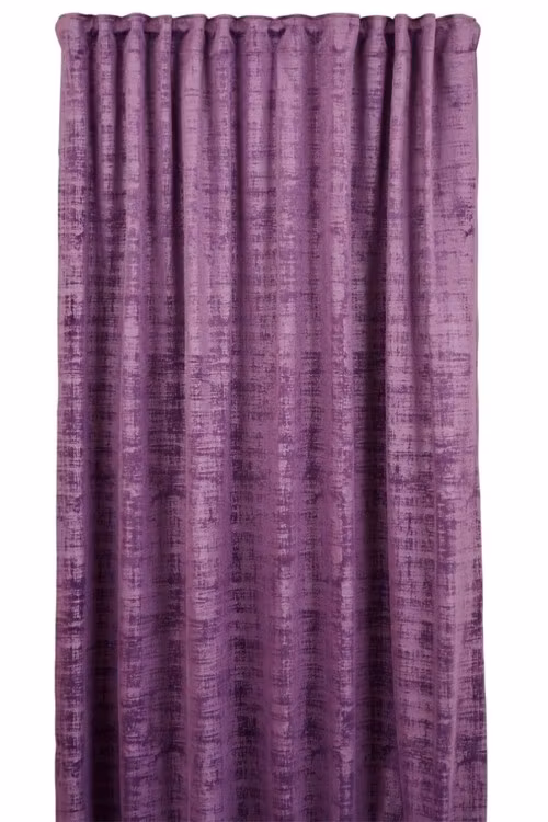 Marsala 240 cm en lila sammetslängd från Jakobsdals i mått 1 x 140 x 240 cm.