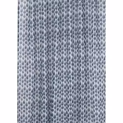 Angela ett tunt gardinset i blått och vitt med multiband från Svanefors, mått 2 x 140 x 250 cm.