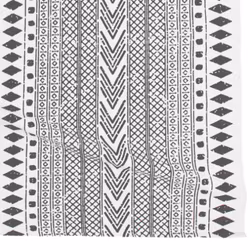 Etnisk en vit och mörkgrå matta 100% bomull från Svanefors i mått 160 x 230 cm.
