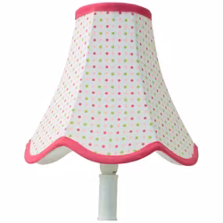 Doris en lampskärm från Boel & Jan med vågad kant. Färg: Vit med prickar i grönt, mörk och ljusrosa och med rosa kantband.