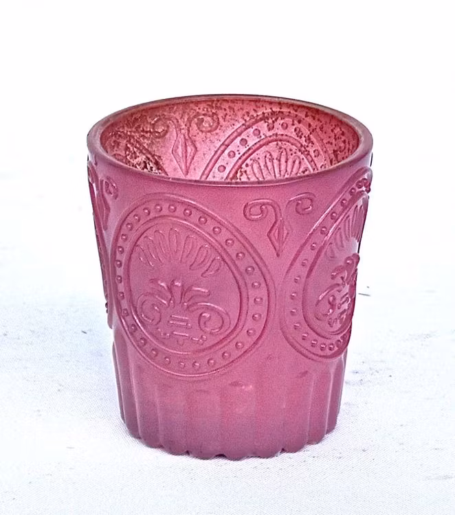 78646 en ljuslykta i glas. Färg: Rosa.