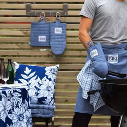 Tessan en duk i blått och vitt från Noble house. Färg: Blå och vit.