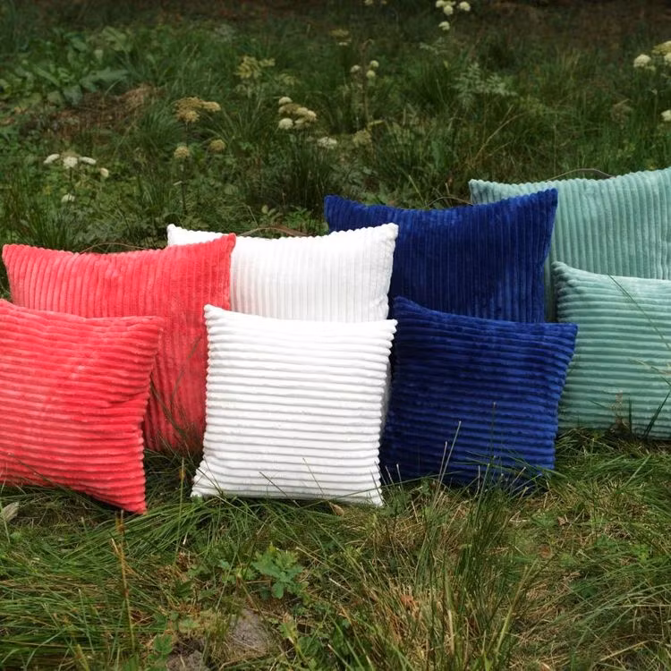 Flanel en härligt mjuk kudde i Manchestersammet. Färg: Mörkblå.