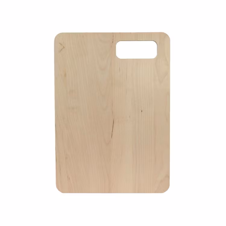 Wood en rektangulär skärbräda i björk från Modern house, mått 36 x 25 cm.