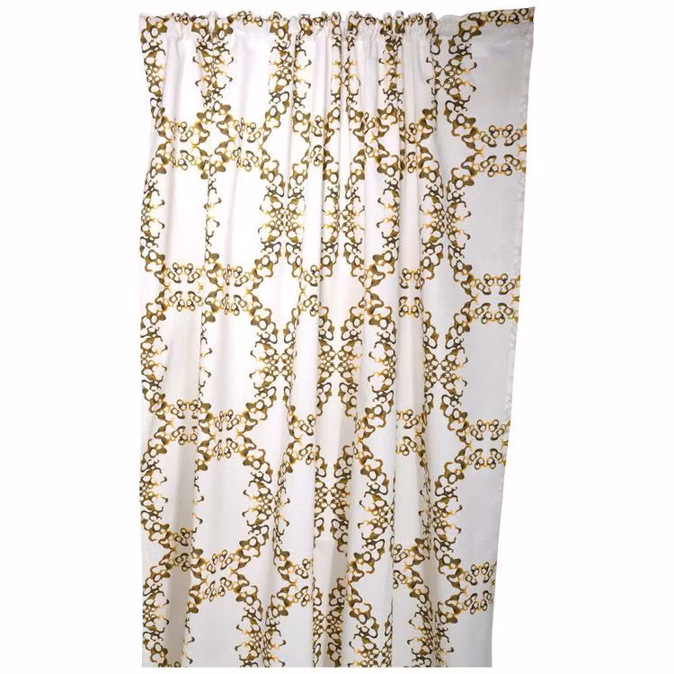 Mirror Glow är en vit multibandslängd med ett gröngult mönster i 100% bomull. mått 1 x 145 x 240 cm.