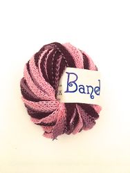 Bandgarn från Falk garn 50 gr. Färg: Lilia och rosa i tre nyanser.
