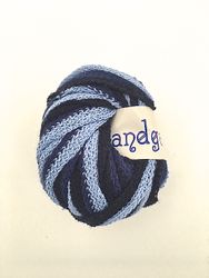 Bandgarn från Falk garn 50 gr. Färg: Blått i tre olika nyanser.