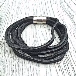 Armband i läder och stål. Art.nr 2030 svart. Färg: Svart och stål.