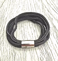 Armband i läder och stål. Art.nr 2030 svart. Färg: Svart och stål.