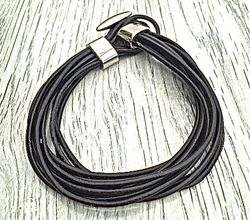 Armband i läder och stål. Art.nr 2025 svart. Färg: Svart och stål.
