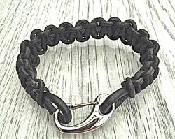 Armband Paracord i läder och stål. Art.nr 2028 svart. Färg: Svart och stål.
