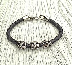 Armband i flätat läder och stål. Art.nr 2051 svart. Färg: Svart och stål.