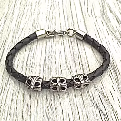 Armband i flätat läder och stål. Art.nr 2051 svart. Färg: Svart och stål.