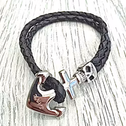 Armband i läder och stål. Art.nr 2036. Färg: Svart och stål.