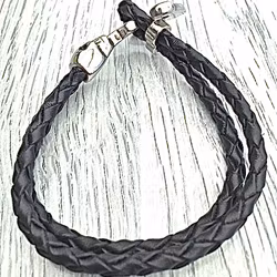 Armband i läder och stål. Art.nr 2036. Färg: Svart och stål.