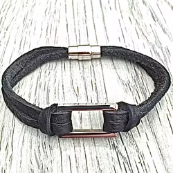 Armband i flätat läder och stål. Art.nr 20209. Färg: Svart och stål.