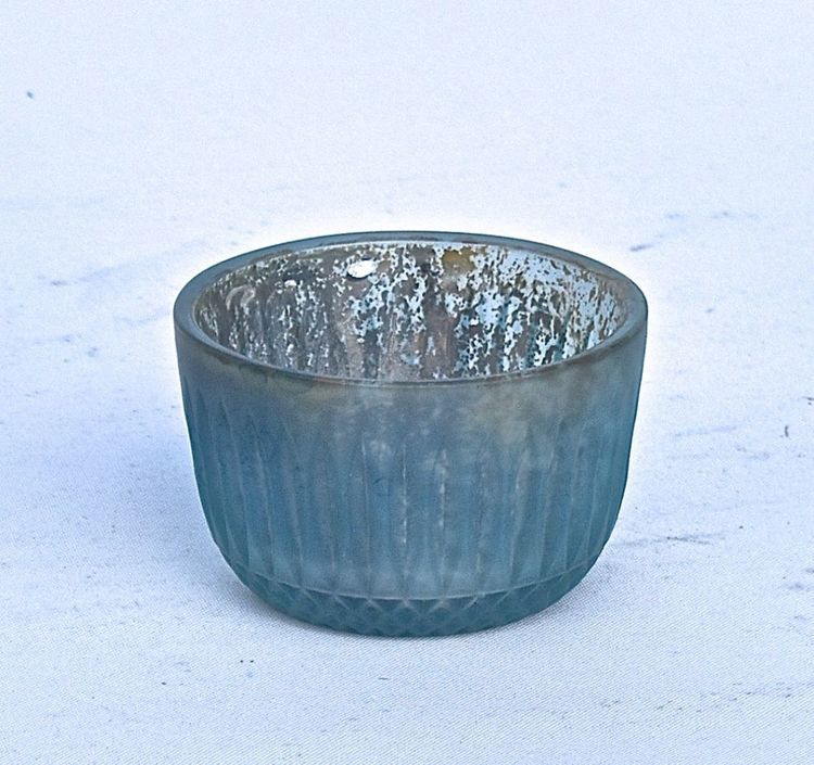 79542 en ljuslykta i glas. Färg: Grå.