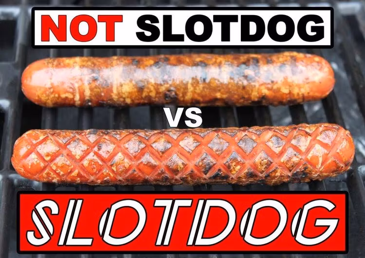 Slotdog i rött ett korvverktyg som kommer att förvandla den tråkiga varmkorven till en gourmémåltid, längd 28 cm.