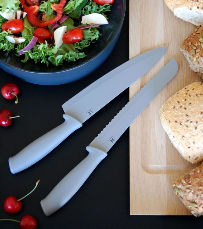 Kockkniv Sam med Teflonbehandlat blad från Modern house. Färg: Grå.