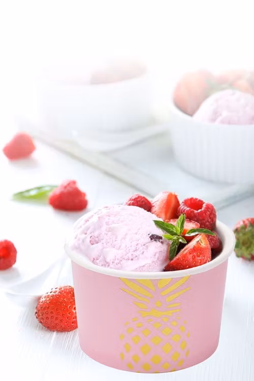 Popish ett set med 6 st glassbägare i papper från Modern house. Färg: Rosa med en guldfärgad ananas.
