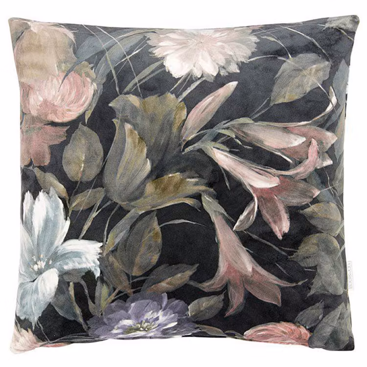 Celine ett underbart kuddfodral i sammet, art.nr 30499-1. Färg: Svart botten med grönt, rosa och vitt mönster.