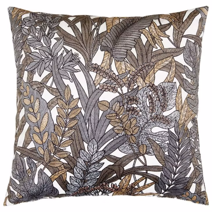 Tropical leaves ett underbart kuddfodral i sammet i färgerna vit botten med blad i grå och bruna toner, mått 60 x 60 cm.