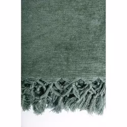 Chenny en underbar grön pläd i chenille med fransar från Svanefors i mått 130 x 150 cm.