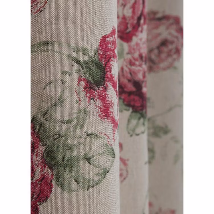 Rosor ett gardinset med kanaler, art.nr 9938-69-005. Färg: Linnebotten med rosaröda rosor och gröna blad.