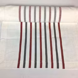 Borgholm en vit löpare med grå och röda ränder från Gripsholm, mått 45 x 140 cm.
