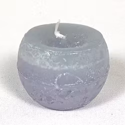 Klotljus i stearin. Brinntid ca 10 tim. Färg: Lavendel.