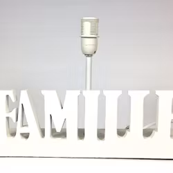 REA! Familie en vit lampfot med E14 sockel från Silk flower, mått höjd 20 cm.