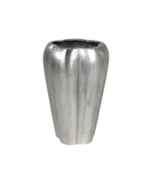 Vas i gjuten aluminium. Färg: Aluminium.