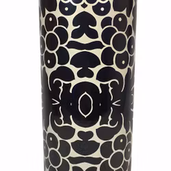 Cylinderkruka i ett blommönster. Färg: Svart och mullvad.