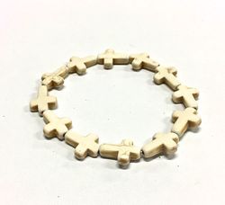 Armband med kors i polystone med elastiskt band. Art.nr: H 02002. Färg: Off-white.