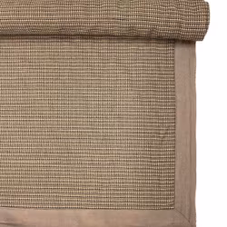 Lola en brun matta i 100% bomull med langetterad kant från Svanefors i mått 140 x 210 cm.