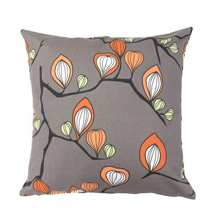 Kuddfodral i bomull, art.nr 890927-03. Färg: Grått, orange, svart och grönt i mönstret.