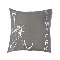 Liberty ett grått kuddfodral i bomull med frihetsgudinnan i vitt från Arvidssons textil, mått 45 x 45 cm.