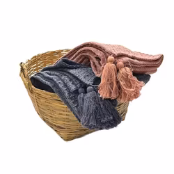 Claudia stor en handgjord korg från Holmen. Färg: Natur.