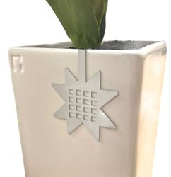 Tag Snöstjärna från Cult design. Färg: Metall.