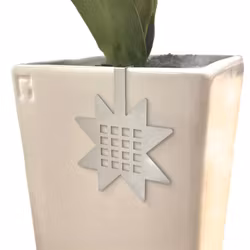 Tag Snöstjärna från Cult design. Färg: Metall.