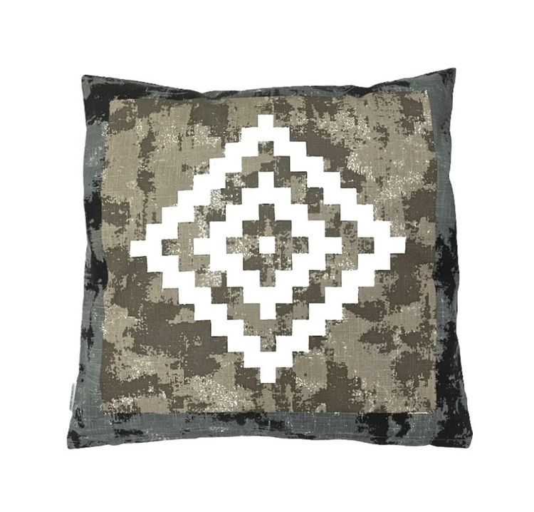Ottilia ett kuddfodral i bomull i färgerna grått, vitt och brunt från Boel & Jan, mått 50 x 50 cm., mått 50 x 50 cm.