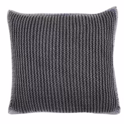 Pure knitted ett stickat kuddfodral i 100% bomull. Färg: Blå.